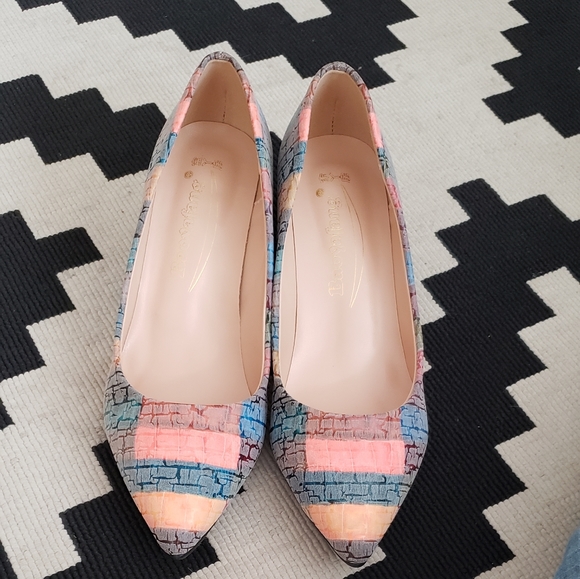 Shoes - Picture 2 of 3